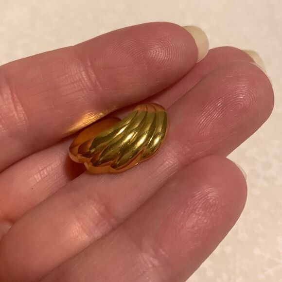 Vintage Crown Trifari Gold Pierced Hoop Earrings - Picture 15 of 16